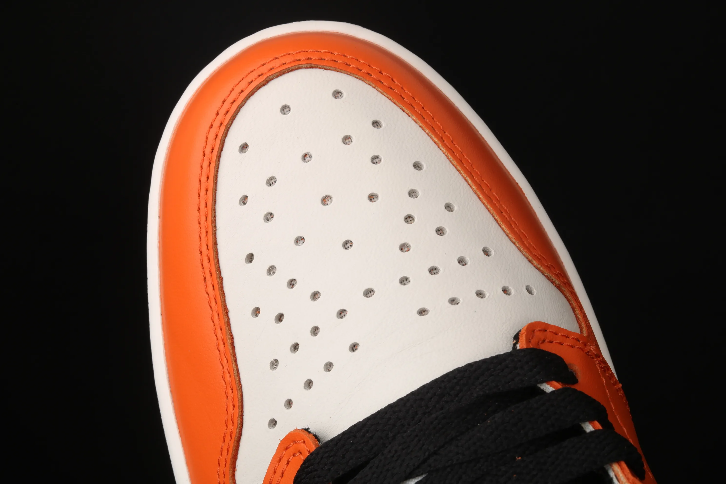 All categories Air Jordan Jordan series basketball shoes Air Jordan 1 High pure original version Air Jordan 1 Retro High OG AJ1 white orange Joe 1 white buckle broken 555088-113